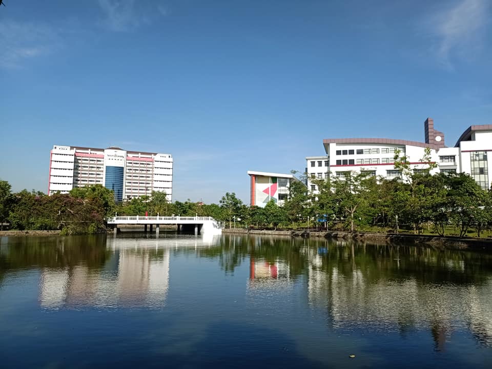 danau tekno Telkom University kampus swasta universitasperguruan tinggi terbaik di bandung indonesia, akreditasi A unggul
